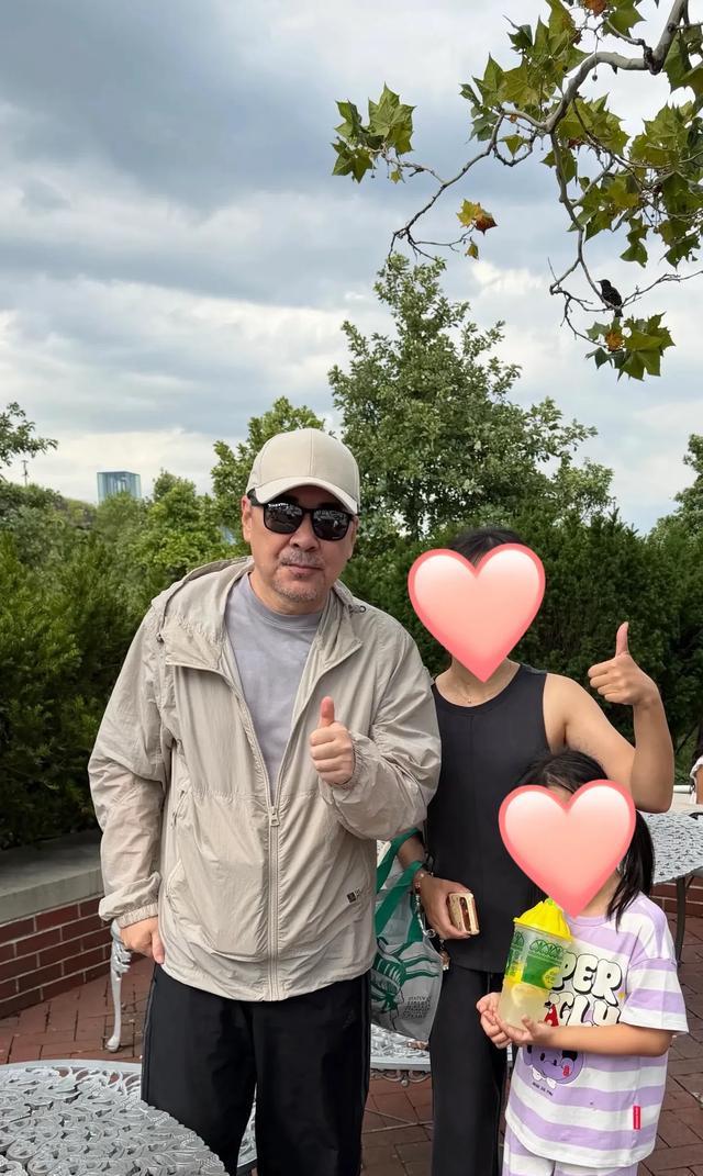 纽约偶遇陈建斌蒋勤勤！送19岁儿子读伯克利，学霸儿子很像爸
