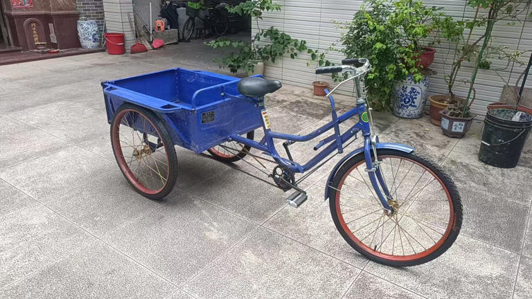 事发伦教! 八旬翁坠河遇险，民警火速救援