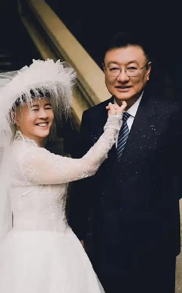 刘纯燕60岁婚纱照瞬间38年后夫妻依然年轻