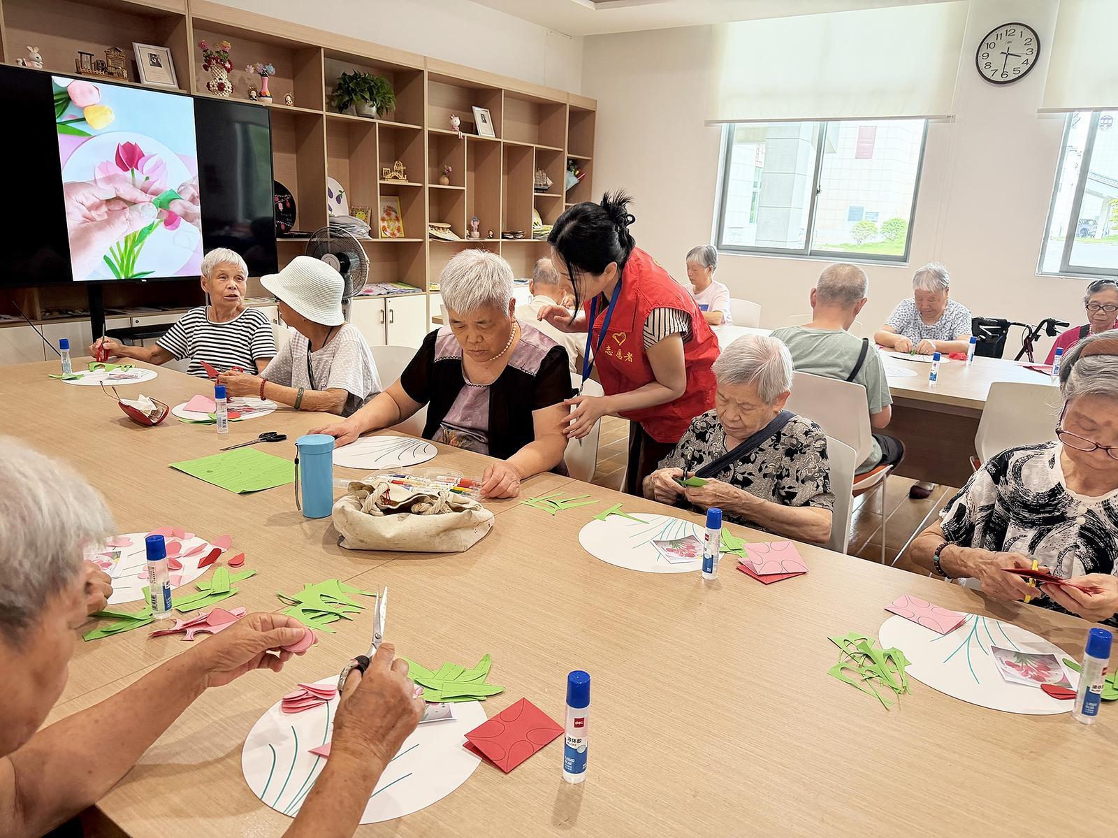 以陪伴换安居!南宁年轻人住进养老院