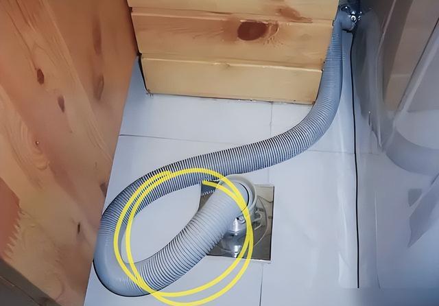 洗衣机排水管别插在地漏里! 多亏被提醒，原来我一直做错了