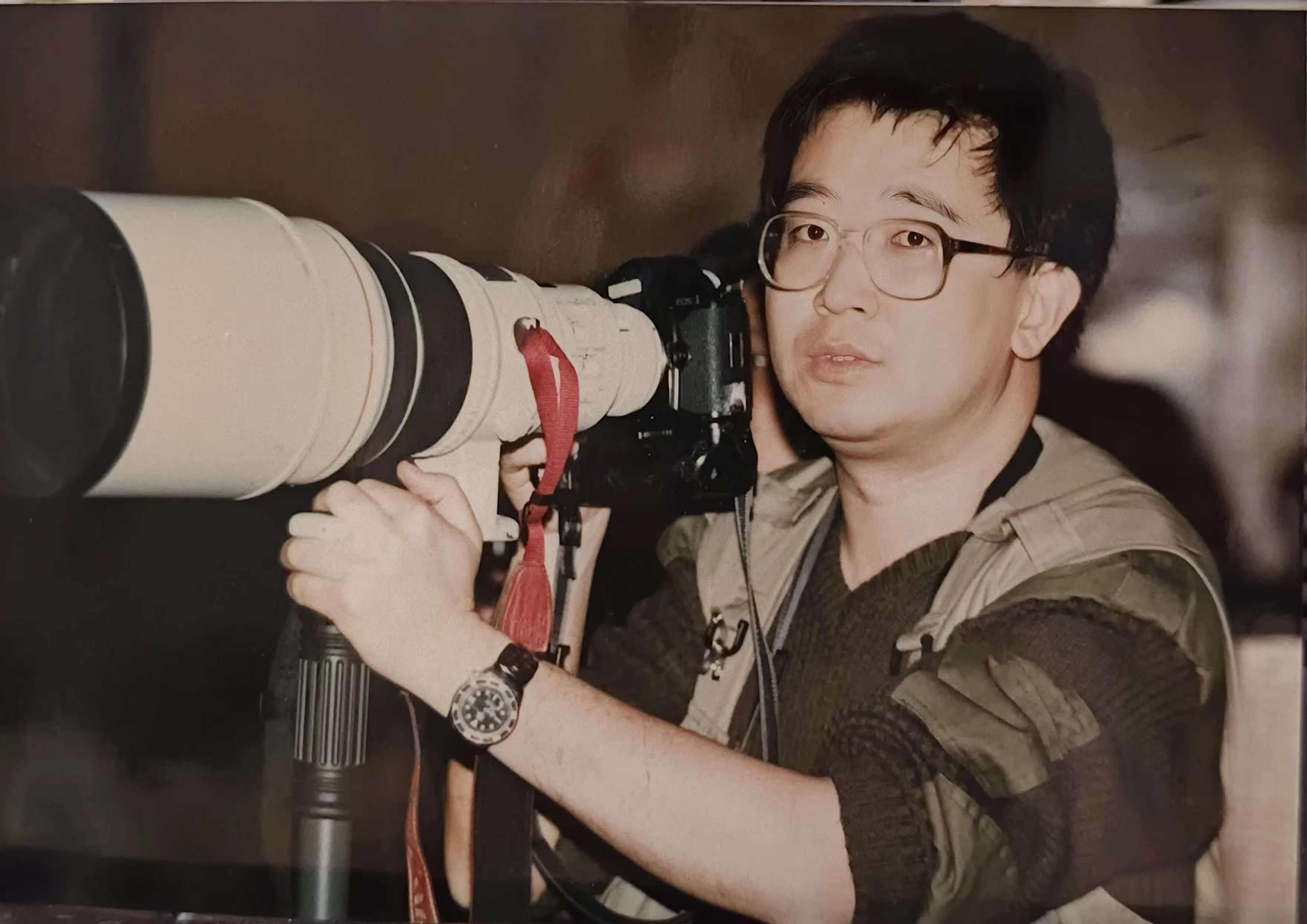 著名战地记者唐师曾逝世，他没能等到最后一本书《我在茧房吐老丝》出版