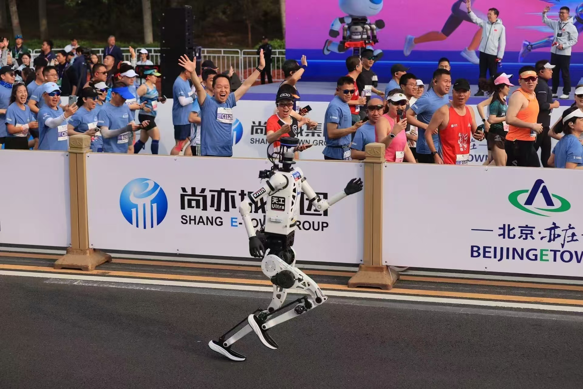 明年4月18日举办，北京亦庄人形机器人半马全球招募正式启动