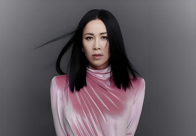 王菲57岁素颜追星那英：天后也逃不过闺蜜情