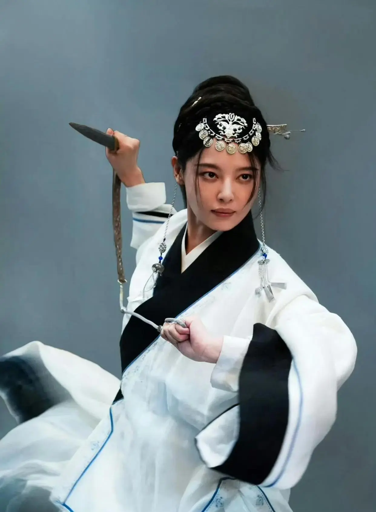 今晚首播播！12集古龙武侠大剧上线，辛芷蕾陈坤大漠复仇，要火