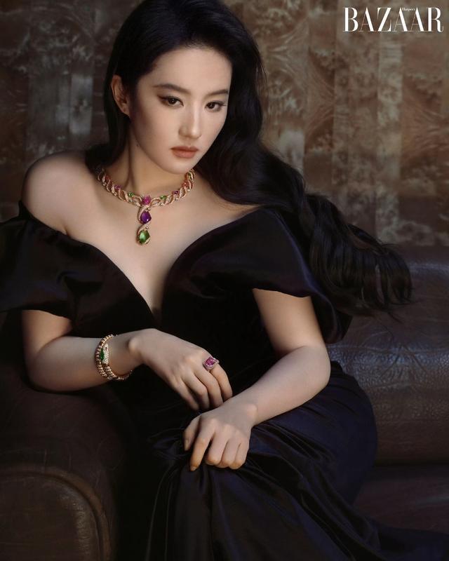 刘亦菲拿下芭莎2026金九封面，单人三封排面拉满