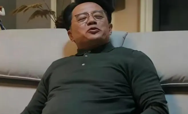 一脸油腻别演刑警？《藏锋》段奕宏张国强顶肚相见，真发福与假胖其实一眼就能看穿