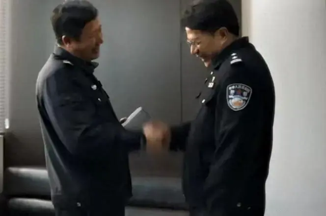 一脸油腻别演刑警？《藏锋》段奕宏张国强顶肚相见，真发福与假胖其实一眼就能看穿