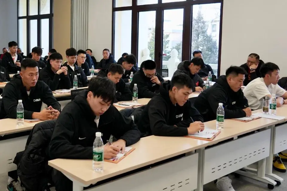 媒体人谈中国男篮长集训：本质是一种表演，表演努力、表演尽力