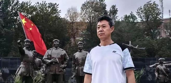 69岁张丰毅新疆访友只吃家常菜看尽老戏骨友情 竟如此温暖