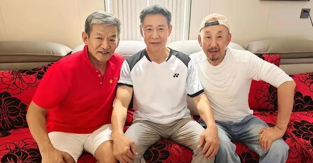 69岁张丰毅新疆访友只吃家常菜看尽老戏骨友情 竟如此温暖