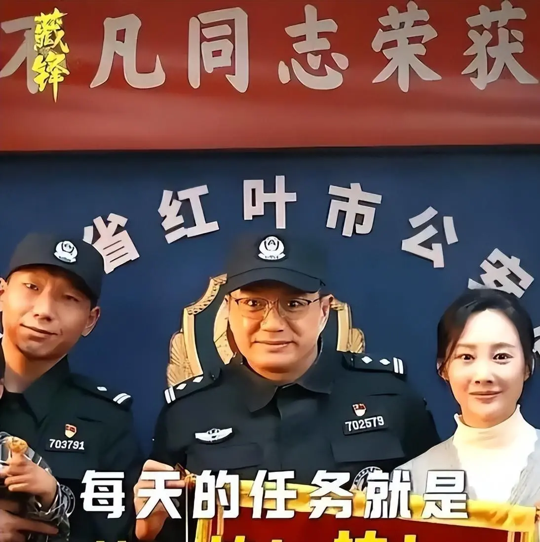 本来冲段奕宏和余男看《藏锋》，结果被46岁男配角惊掉了下巴?不曾想被凌潇肃抢了戏!