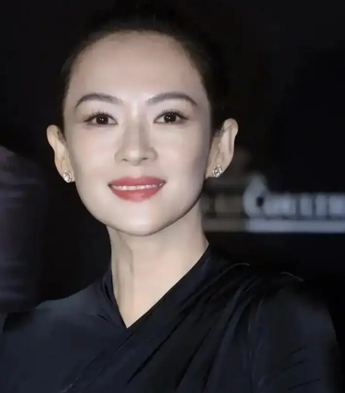 章子怡的隐秘资本局：290万投入换来3亿回报，名下23家企业，AI赛道也有身影，这次套现为何遭全网质疑?