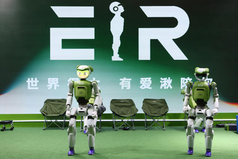 四川具身科技创始人冯振宇：与其追逐宇树，不如再造一个“长虹”