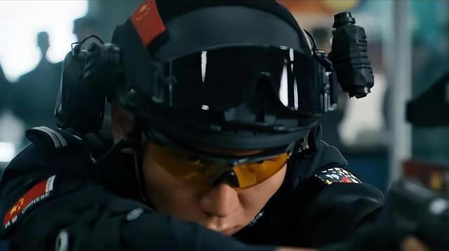 同样是“特警”，看了阿如那和段奕宏后，才明白什么是教科书演技