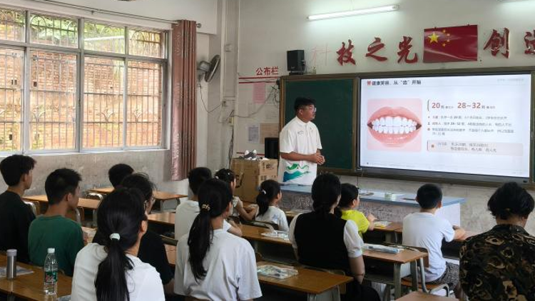 “百千万工程”突击队赴五华横陂，把医药课堂搬到乡间大地