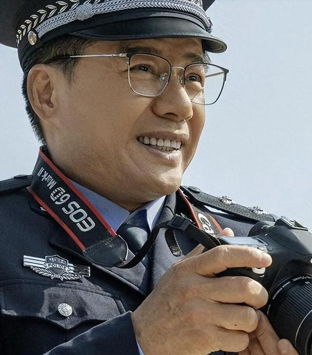 同样是“特警”，看了阿如那和段奕宏后，才明白什么是教科书演技