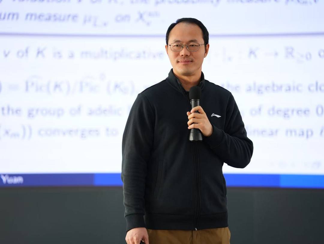 袁新意的数学“解题”新意｜封面头条
