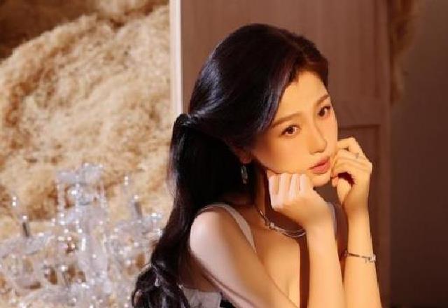 虞书欣森系头巾写真走红，普通女生也能轻松复刻这款头巾