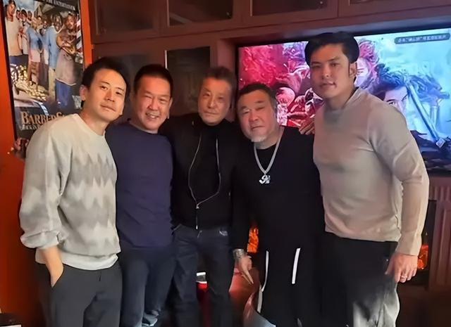 78岁港星石修听力仅剩六成!儿子陈宇琛爆料：父亲一度抗拒戴助听器