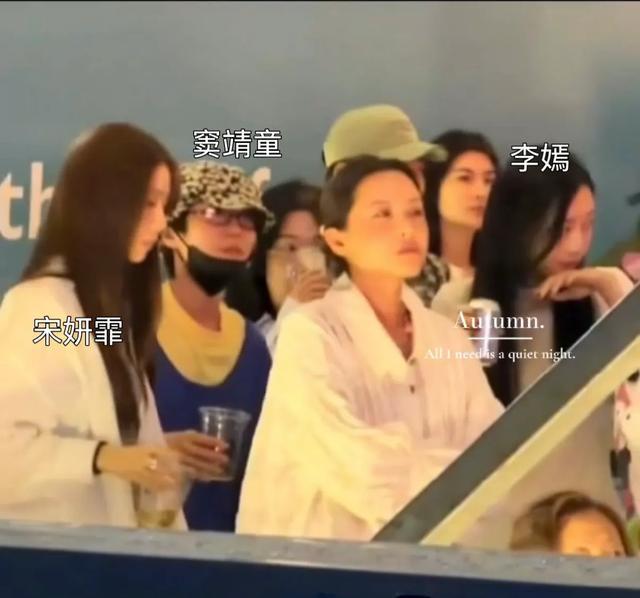王菲和李嫣现身音乐节，给窦靖童捧场，母女俩同框颜值气质好像