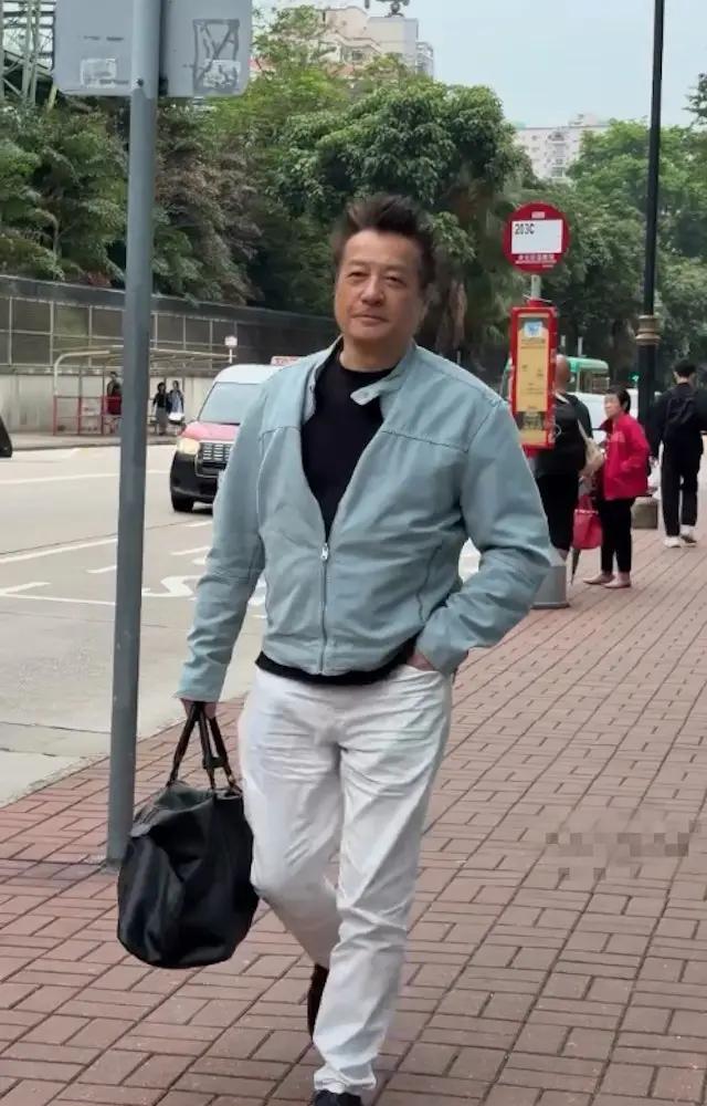 78岁港星石修听力仅剩六成!儿子陈宇琛爆料：父亲一度抗拒戴助听器