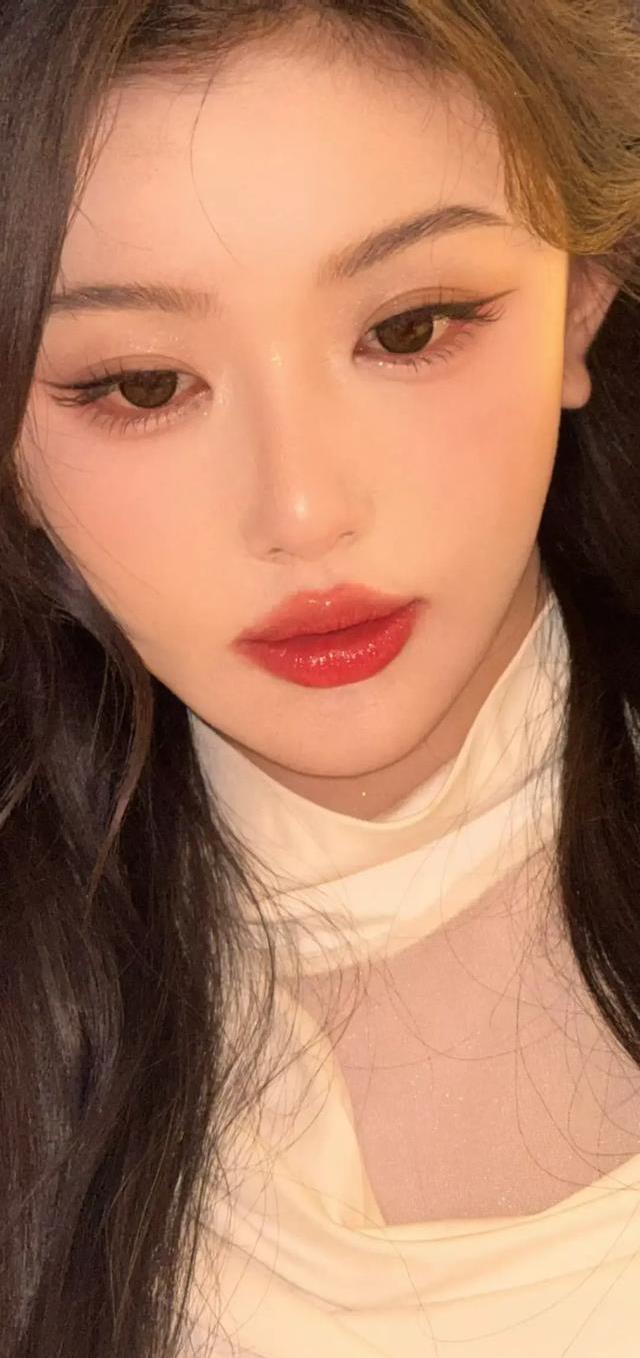 孔雪儿超美秘诀竟藏于造型切换 不同风格竟都能穿出独属气质！