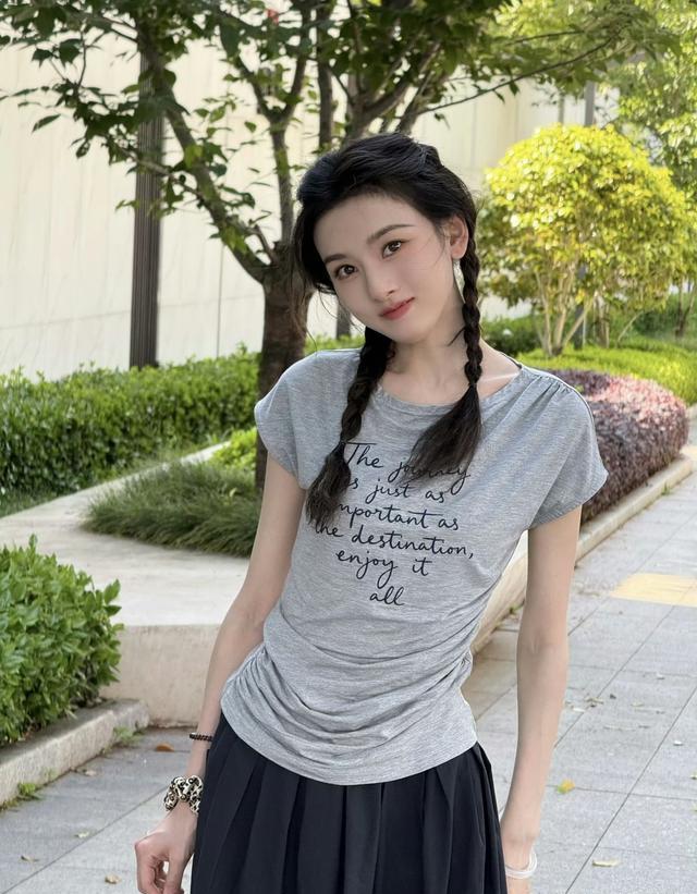 28岁宋祖儿晒多套私服！基础款也能玩转百样日常少女感