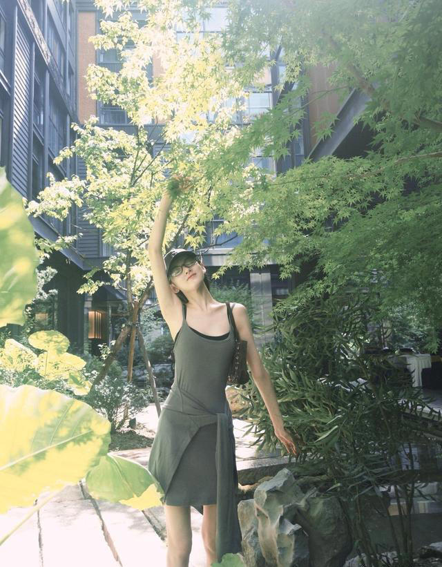 28岁宋祖儿晒多套私服！基础款也能玩转百样日常少女感