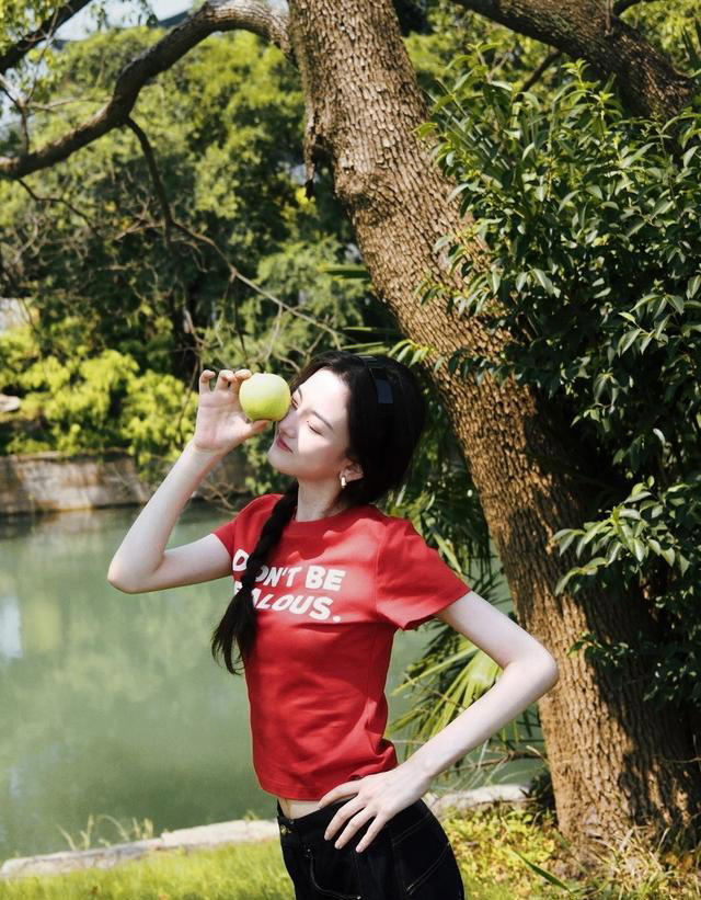 28岁宋祖儿晒多套私服！基础款也能玩转百样日常少女感