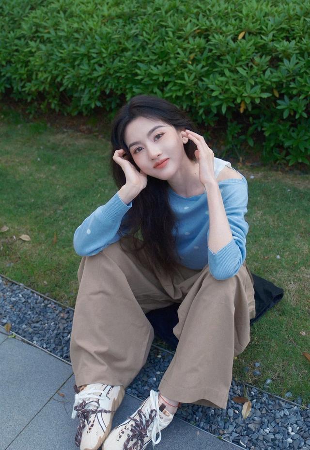 28岁宋祖儿晒多套私服！基础款也能玩转百样日常少女感