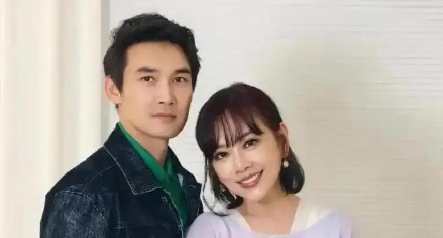 56岁陈松伶暴瘦惊艳，丈夫每日密训减肥内幕全揭，状态嫩回20岁！