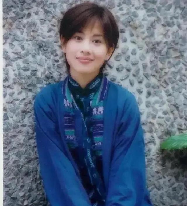 56岁陈松伶暴瘦惊艳，丈夫每日密训减肥内幕全揭，状态嫩回20岁！