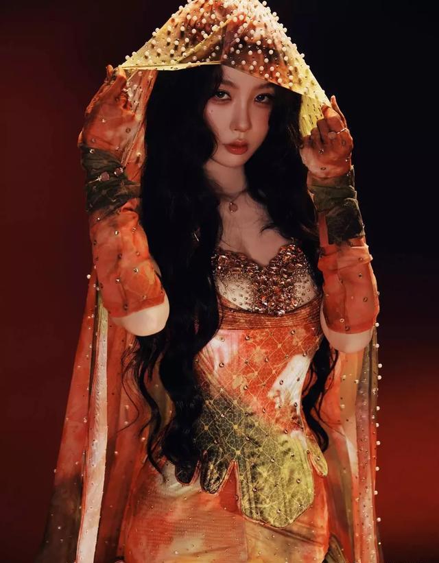 虞书欣绯红长裙成2026年最大争议事件！神女造型引爆话题