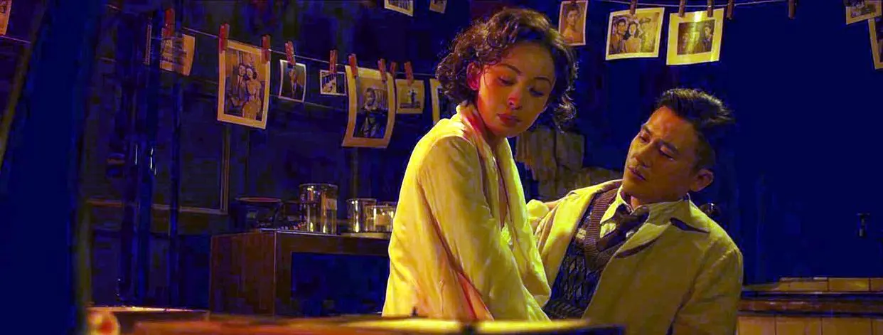 《醒来》沈克希两次暴露身份不撤离，国产谍战剧的老毛病又犯了，收视破2！赵宝刚携顶配阵容新剧开播即爆超吸睛