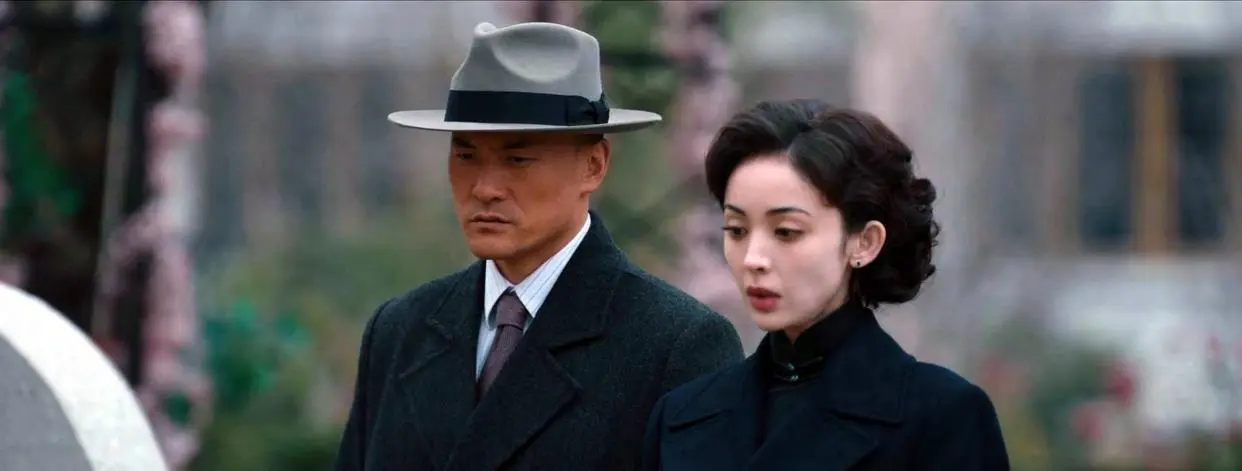 《醒来》沈克希两次暴露身份不撤离，国产谍战剧的老毛病又犯了，收视破2！赵宝刚携顶配阵容新剧开播即爆超吸睛
