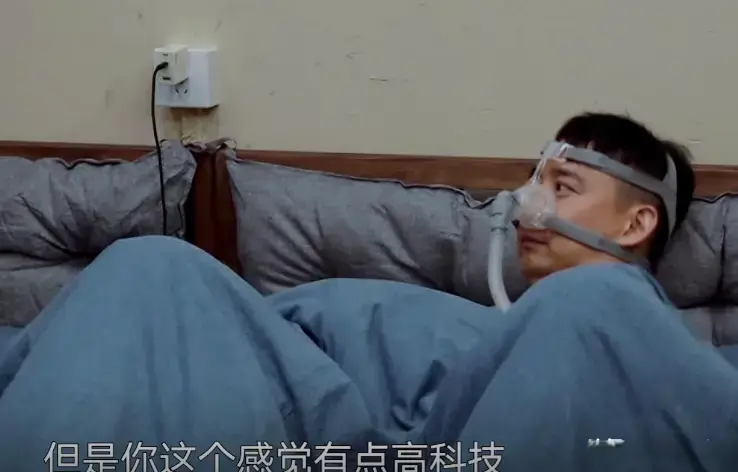 钱多有什么用？56岁带呼吸机的黄磊再传“噩耗”，蘑菇屋终成遗憾