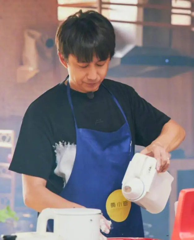钱多有什么用？56岁带呼吸机的黄磊再传“噩耗”，蘑菇屋终成遗憾