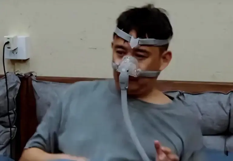 钱多有什么用？56岁带呼吸机的黄磊再传“噩耗”，蘑菇屋终成遗憾