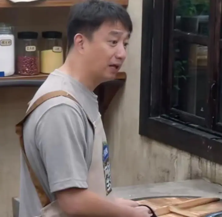 钱多有什么用？56岁带呼吸机的黄磊再传“噩耗”，蘑菇屋终成遗憾