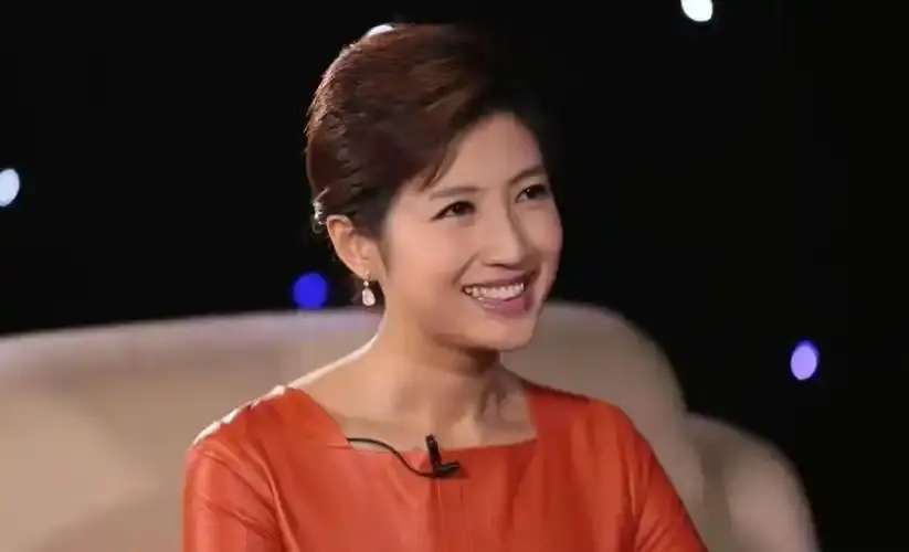 原来他俩已离婚，如今一个终生未再娶，一个嫁同行不再丁克生儿子