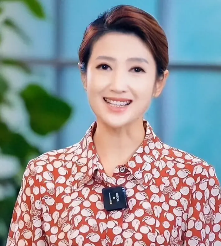 原来他俩已离婚，如今一个终生未再娶，一个嫁同行不再丁克生儿子