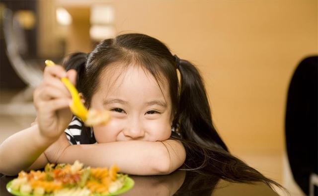 别把孩子养成“妈宝”!学会“懒一点”，娃反而更独立