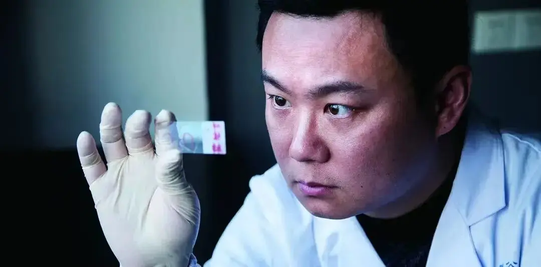 硬核刑侦剧爆了！4集3500万播放，原著还藏着多少令人后背发凉的真相？