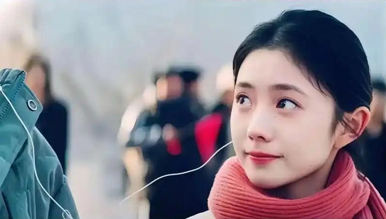 张艺谋叮嘱16岁的刘浩存：别乱接戏、别拍广告，保持一张白纸，我迟早会找你