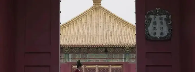 《兰香如故》堂堂靖安侯，就因为看见几个小太监，连夜交出了兵符