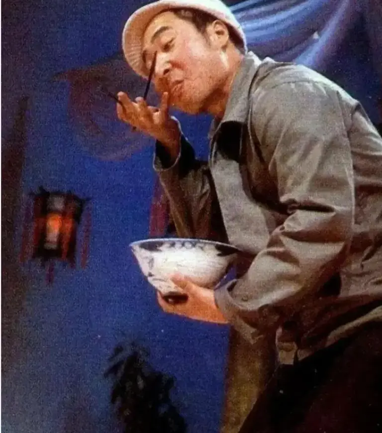 假吃就别尬演！《伟大的长征》于和伟吃糍粑，吃出教科书式干饭