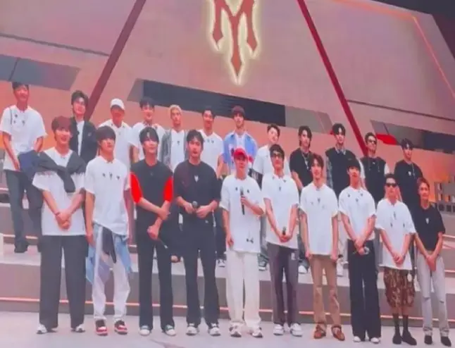 《披哥6》合照站位透露成团阵容？五公选人组队，全是人情世故