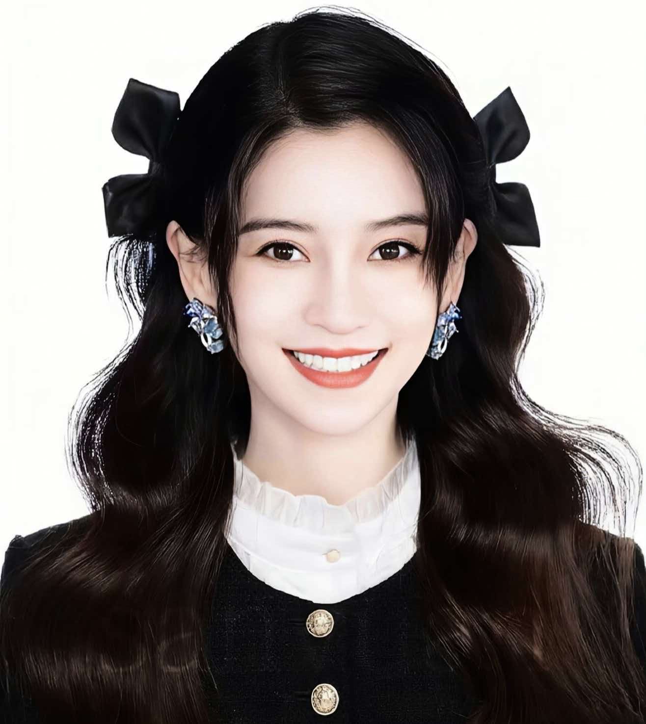 Angelababy早期证件照翻红，原生骨相扛住素颜考验，“从小美到大”实锤了
