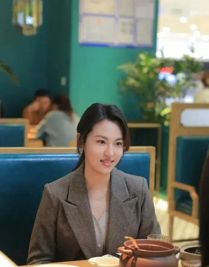 《交锋》5位美女颜值排名，邱天第4，周依然第3，第1实至名归